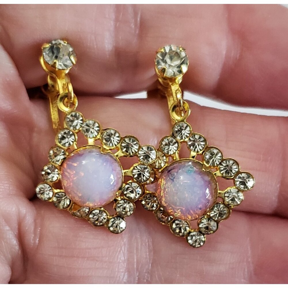 1 Pair Dangle Screw Back Earrings 1.25 in Glass Pink Cabochon Rhinestones VTG